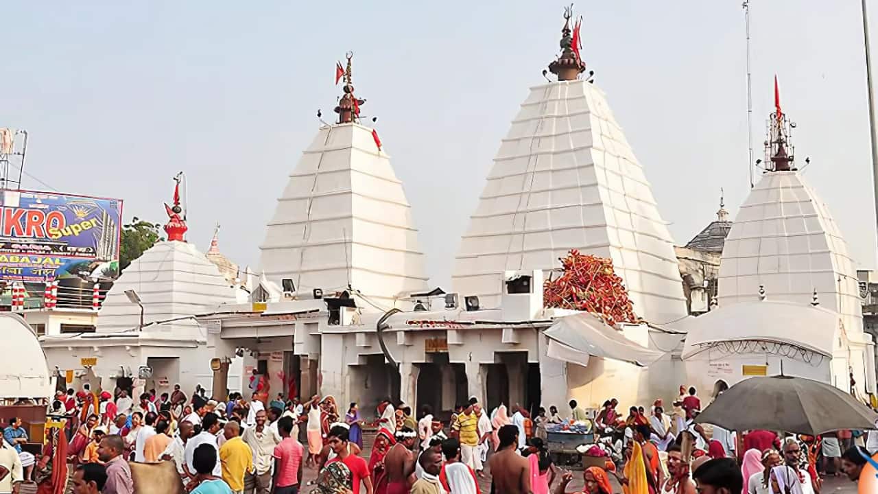 9. Vaidyanath Jyotirlinga | Deoghar, Jharkhand: Ravana, a great devotee of Bhagwan Shiva, attempted to take the Shivling to Lanka. Shiva agreed but warned that it should not touch the ground. Vishnu, disguised as a Brahmin, tricked Ravana, and the lingam got established in Deoghar. A hunter named Baiju began worshipping it, and it became known as Vaidyanath or Baijnath Jyotirlinga. Worship here is believed to bring good health and prosperity. (Image: navrangindia)