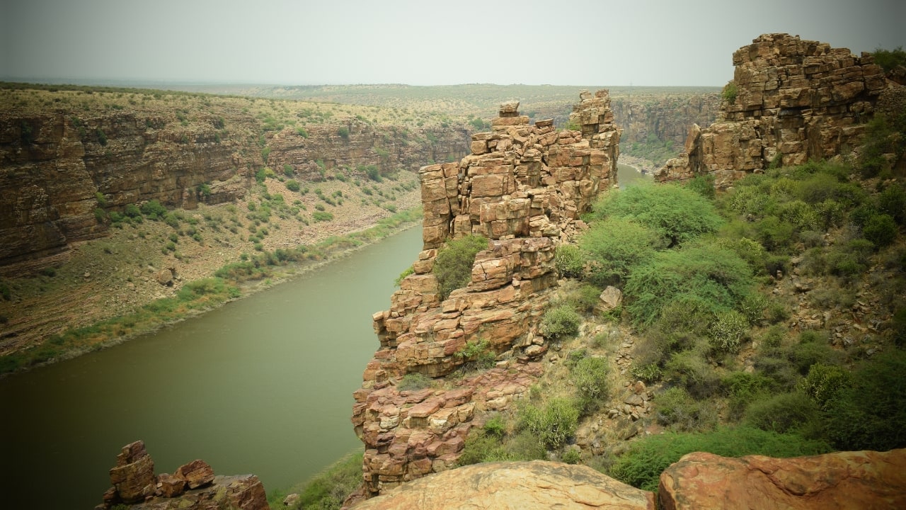 1. Gandikota, Andhra Pradesh – India's Grand Canyon Perched on the brink of Gandikota's vast canyon, with the Pennar River meandering through the rocks below, you would find it difficult to understand how this location remains secret. Often known as India's Grand Canyon, this amazing ravine is ideal for both history fans and adventure seekers. While a kayaking excursion down the river provides a new viewpoint of the terrain, the centuries-old Gandikota Fort presents amazing views. If you enjoy the great outdoors, camping under the starry heavens here will not be forgotten. (Image: Canva) 1. Gandikota, Andhra Pradesh – India's Grand Canyon Perched on the brink of Gandikota's vast canyon, with the Pennar River meandering through the rocks below, you would find it difficult to understand how this location remains secret. Often known as India's Grand Canyon, this amazing ravine is ideal for both history fans and adventure seekers. While a kayaking excursion down the river provides a new viewpoint of the terrain, the centuries-old Gandikota Fort presents amazing views. If you enjoy the great outdoors, camping under the starry heavens here will not be forgotten. (Image: Canva)
