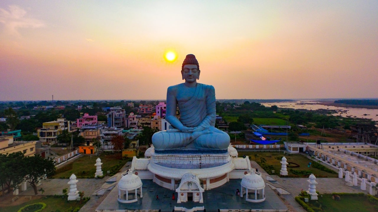 There are many surprises in South India. Outside the well-known temples, beaches, and hill stations, few visitors have ventured to areas where time slows down, where nature still prevails, and where history whispers from old walls. These hidden treasures are just waiting for you if you enjoy the way less taken. (Image: canva) There are many surprises in South India. Outside the well-known temples, beaches, and hill stations, few visitors have ventured to areas where time slows down, where nature still prevails, and where history whispers from old walls. These hidden treasures are just waiting for you if you enjoy the way less taken. (Image: canva)