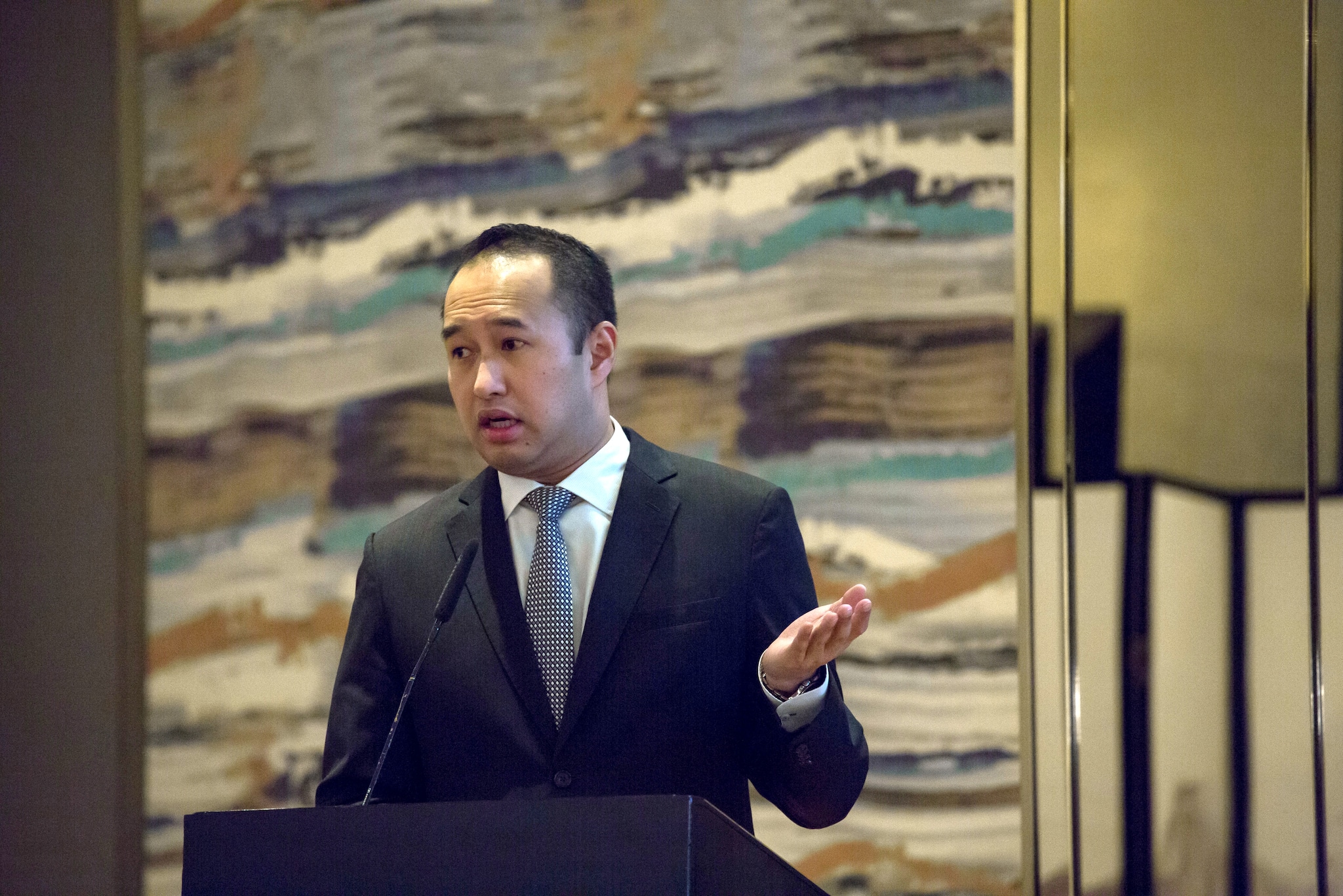 Singapore Tycoon Kwek accuses son of boardroom coup attempt