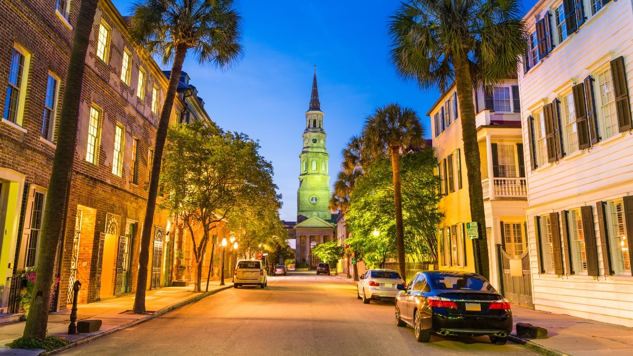 6. Pass on New York City – Fall in Love with Charleston. Although New York City has appeal, it can be somewhat busy for a romantic trip. Conversely, Charleston, South Carolina, exudes Southern beauty and grace. Charleston presents a more personal, cozy environment with its gorgeous waterfront vistas, old mansions, and cobblestone walkways. Ride a carriage, sip sweet tea on a shaded porch, and savor a slower, more romantic pace. (Image: Canva)