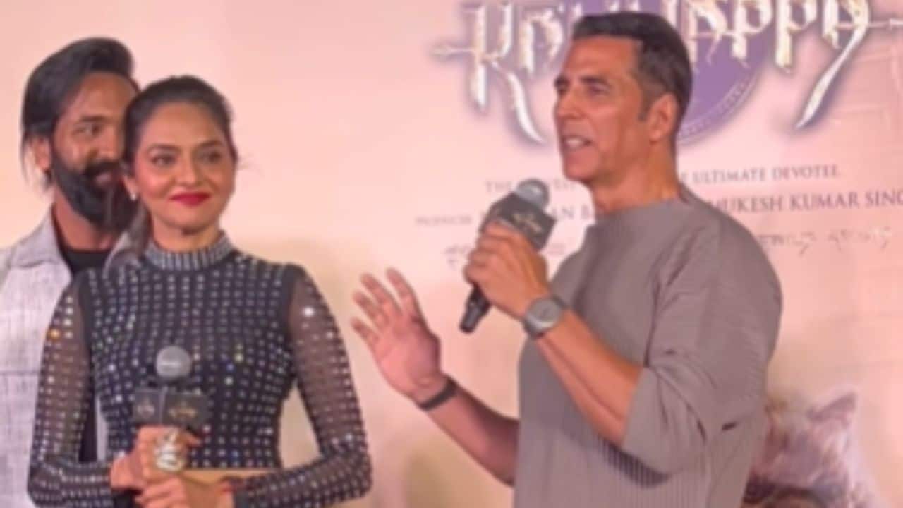 Akshay Kumar reunites with Elaan co-star Madhoo, says 'bilkul change nahi hui hai, lagta hai raat ko jakar fridge mein so jati hai'
