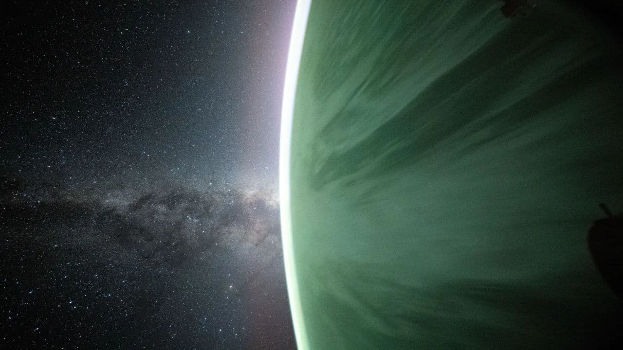 Milky Way on the Horizon. (Image: NASA/Don Pettit)