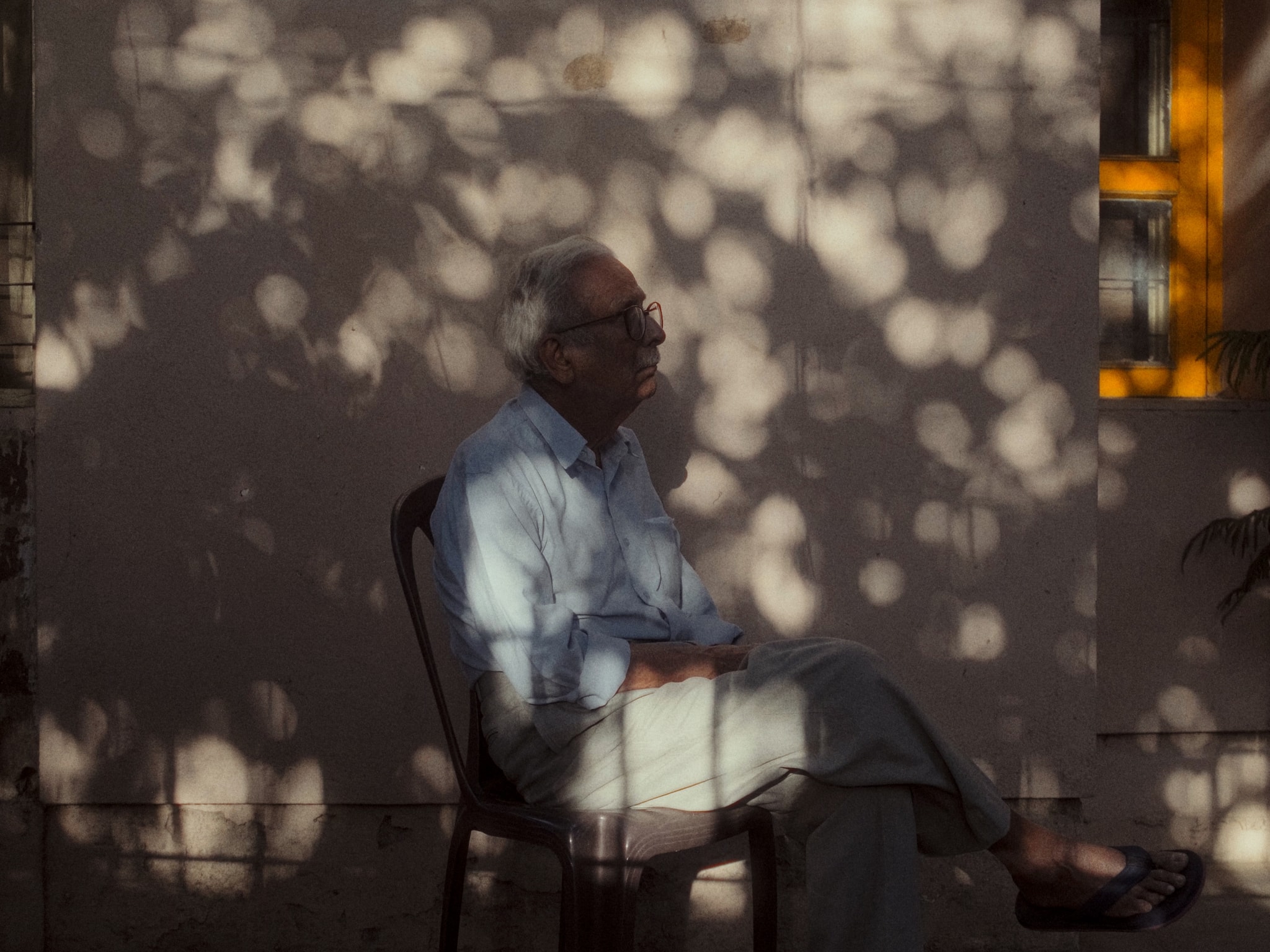 Vinod Kumar Shukla in a still from the film.
