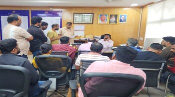 A delegation of Technicolor employees, along with office bearers of KITU, met State Labour Commissioner HN Gopalakrishna