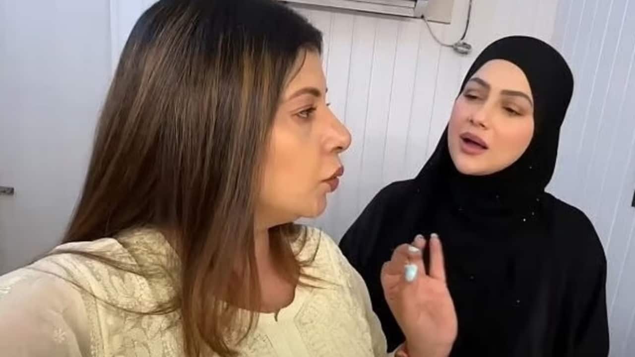 Sana Khan sparks controversy with 'Burqa lao' remark for Sambhavna Seth, netizens call out her behaviour