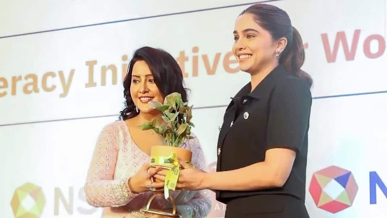 Sharvari attends and applauds Amruta Fadnavis’ mission to boost Women’s Financial Literacy; shares pics 