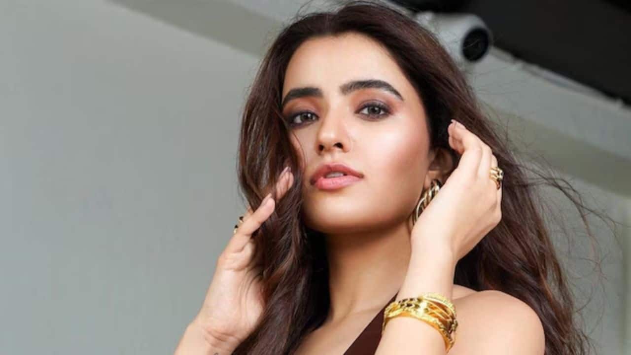 Telugu actor Rukshar Dhillon asks photographers to not click her, blasts them for ignoring her request of being 'uncomfortable'