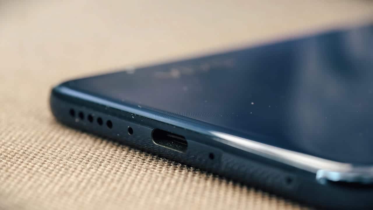 V50 charging port