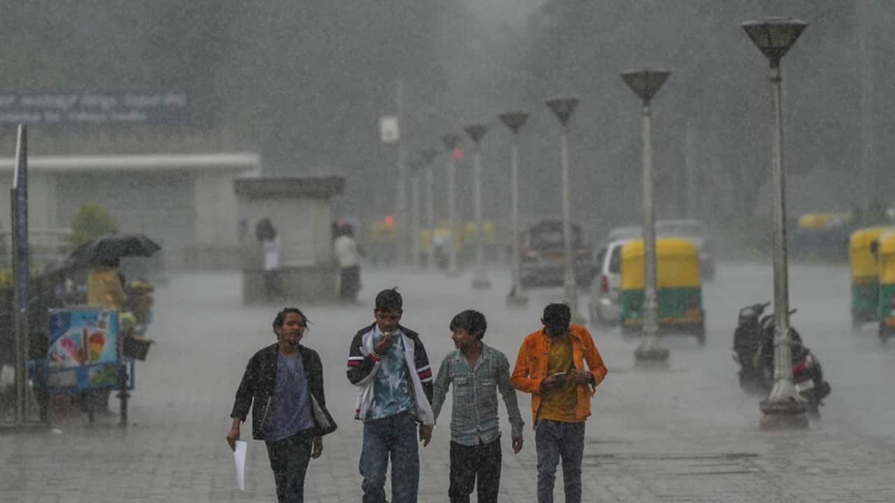 IMD forecasts heavy pre-monsoon rains in Bengaluru, southern Karnataka, intense heatwave in northern region