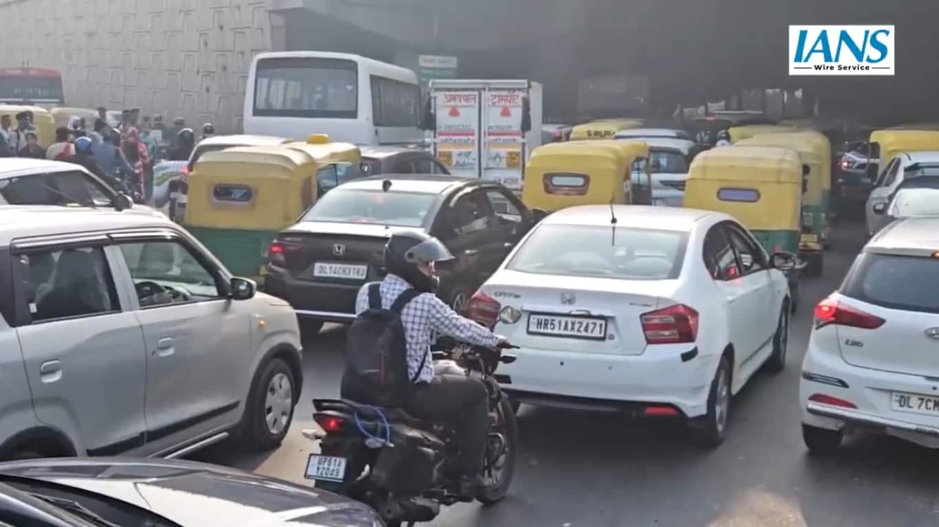 Ghazipur locals block Akshardham-Ghaziabad road after youth shot dead; protests lead to long traffic jams