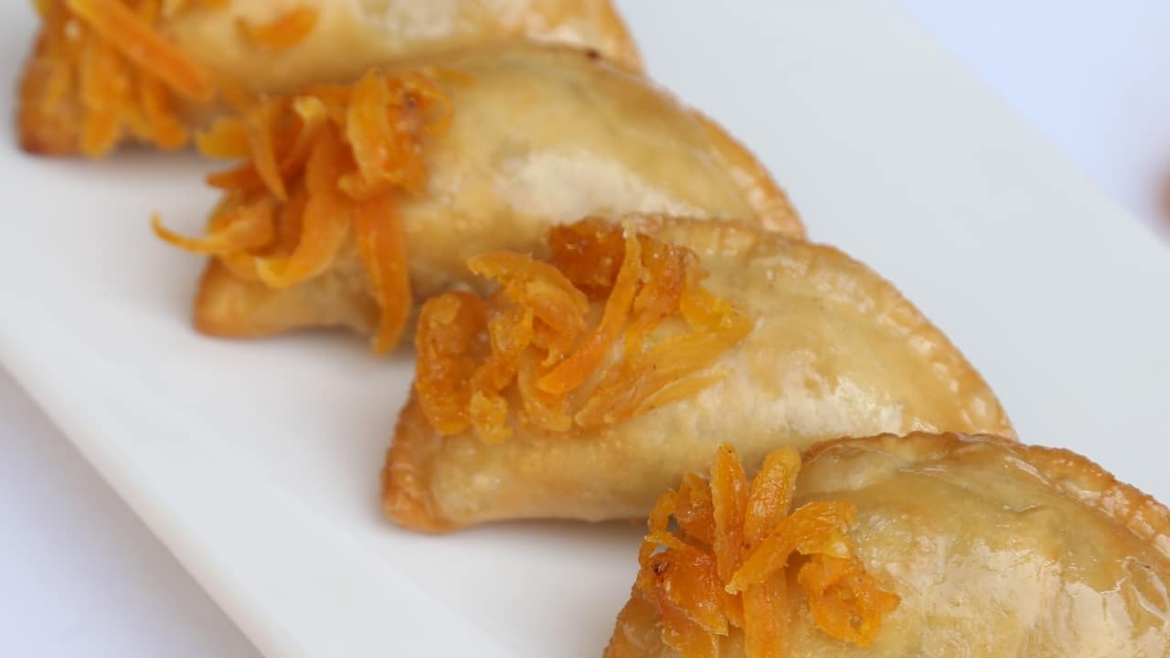 Easy Holi 2025 recipe: Gajrela Ki Gujiya