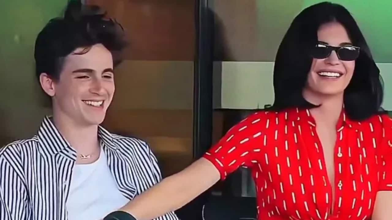 Kylie Jenner gets trolled for kissing Timothee Chalamet at Tennis match, netizens say, “She was forcing it”