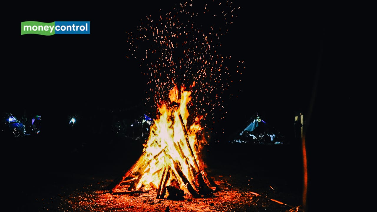 Holika Dahan 2025: Date, Time, Rituals, and Spiritual Significance Holika Dahan 2025: Date, Time, Rituals, and Spiritual Significance