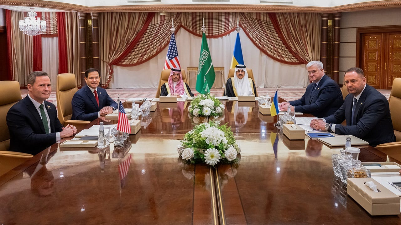 US and Ukraine begin talks on path to possible truce with Russia