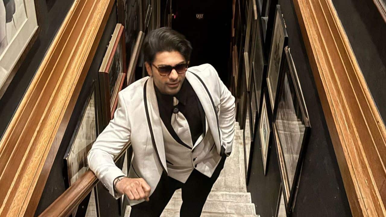 Taha Shah Badussha stands out as the only male Bollywood star at Sir Elton John’s Oscar bash