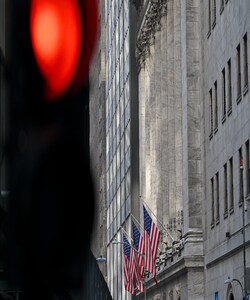 Wall Street banks consider collaborative stablecoin to contain crypto risk