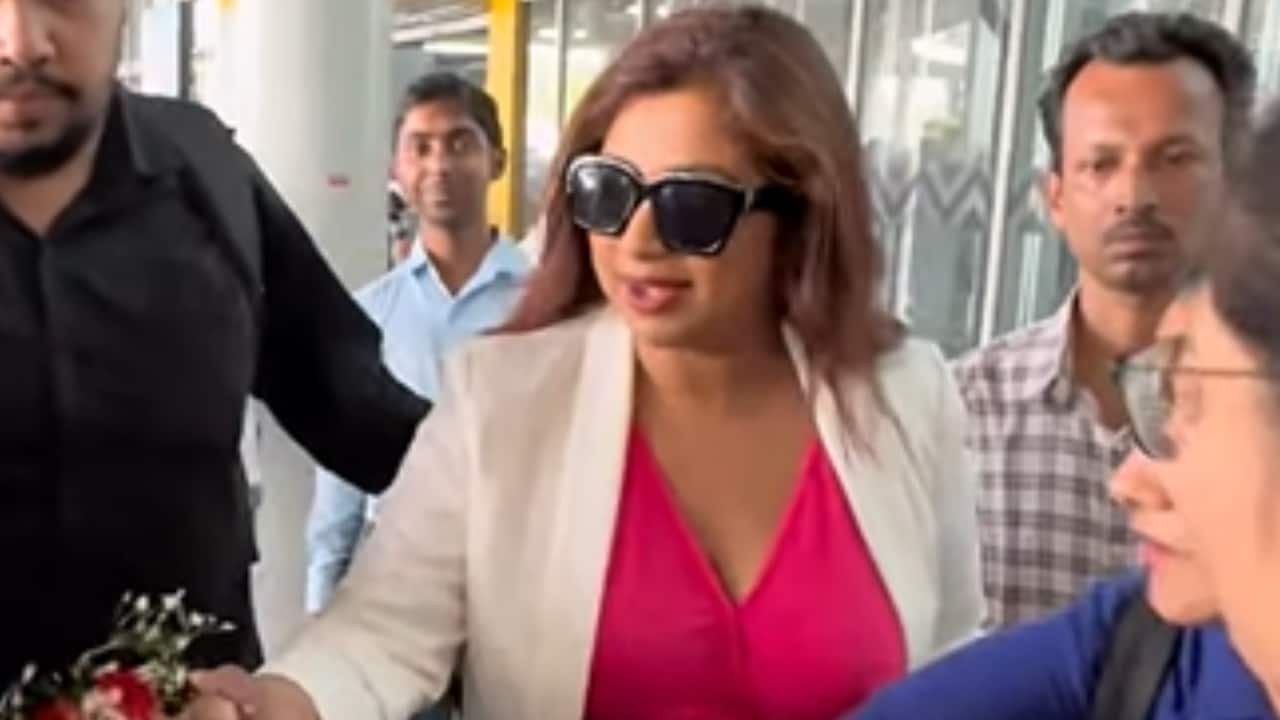 Shreya Ghoshal arrives in Kolkata for IPL 2025 opening ceremony
