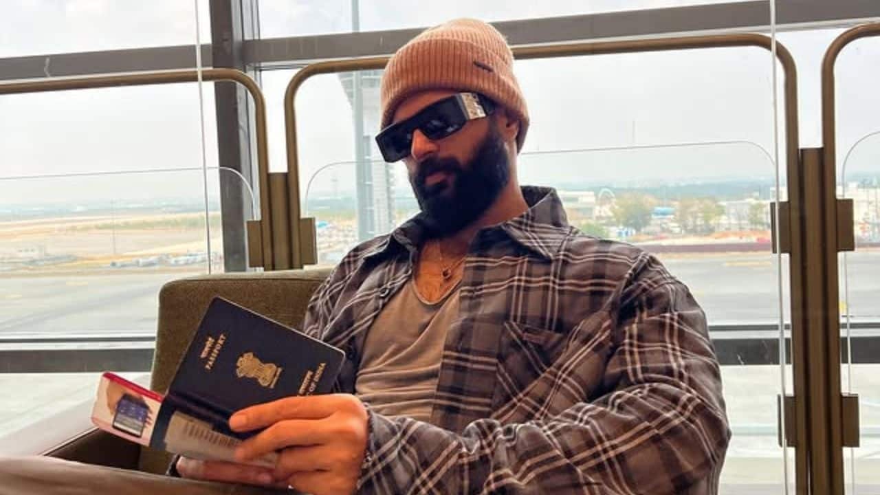 Vijay Deverakonda leaves for Sri Lanka to shoot love songs for upcoming film, see pics