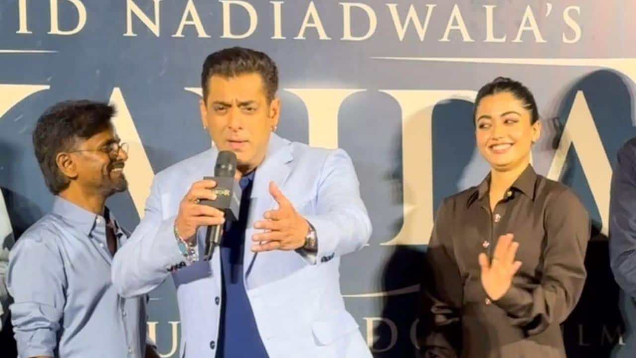 Salman Khan sings Lag Jaa Gale at the trailer launch of Sikandar along with paparazzi, watch video