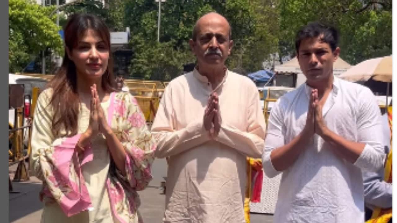 Rhea Chakraborty visits Siddhivinayak Temple with family after receiving CBI's clean chit in Sushant Singh Rajput Case