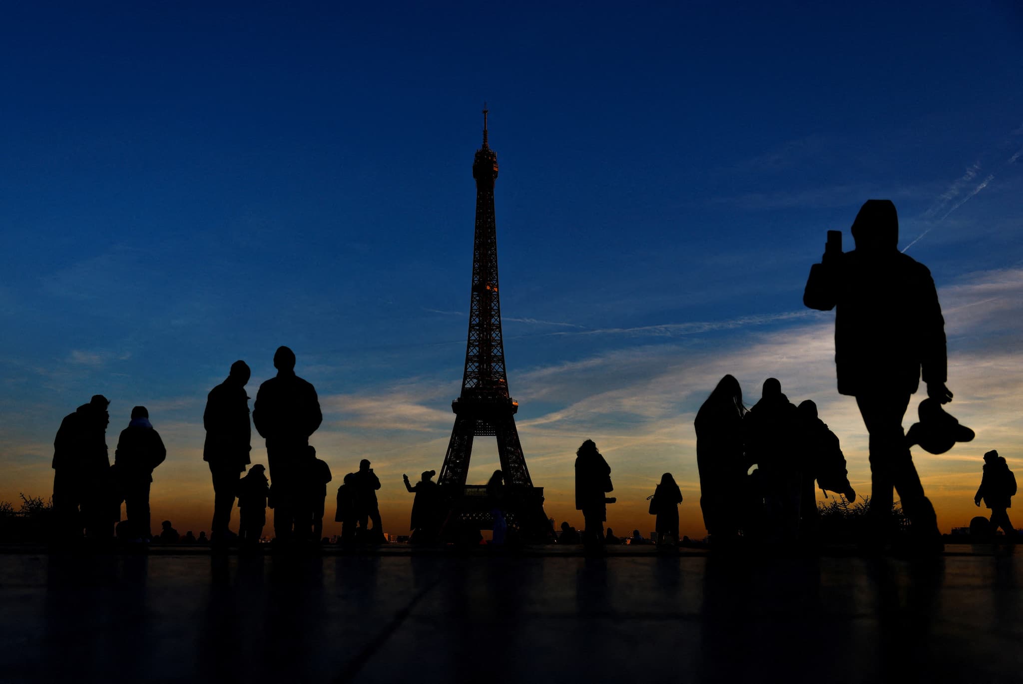 Paris votes on bold plan to green 500 streets amid climate and mobility debate