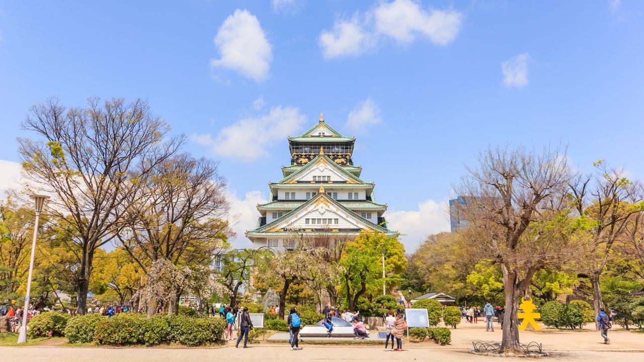 2. Explore the Legacy of Osaka Castle Step into the past at Osaka Castle, a symbol of the city’s samurai history. Surrounded by peaceful gardens, the castle is a beautiful mix of ancient grandeur and modern storytelling through its museum. It’s especially magical during cherry blossom season. (Image: Canva)