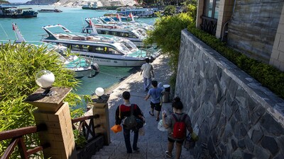 Ultra rich turn Vietnam into a new hot spot for luxury yachts