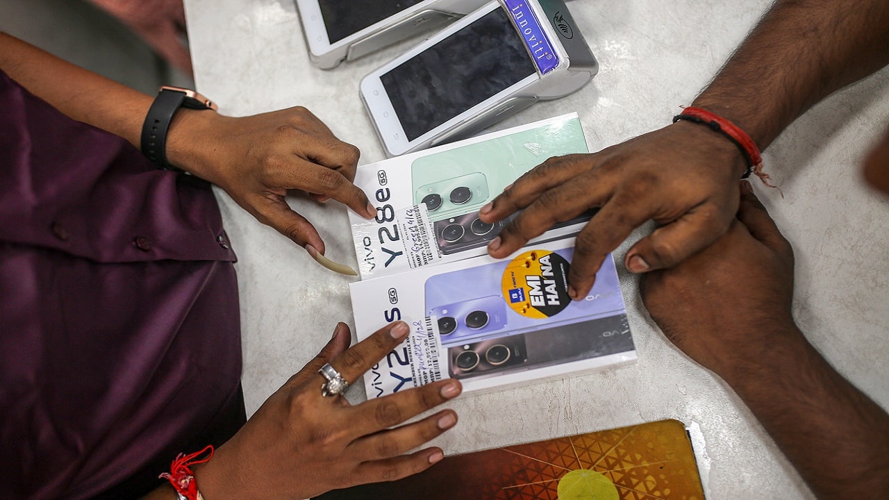 China phonemaker Vivo wants 70% of sales from overseas by 2027, to sell high-end gadgets in India