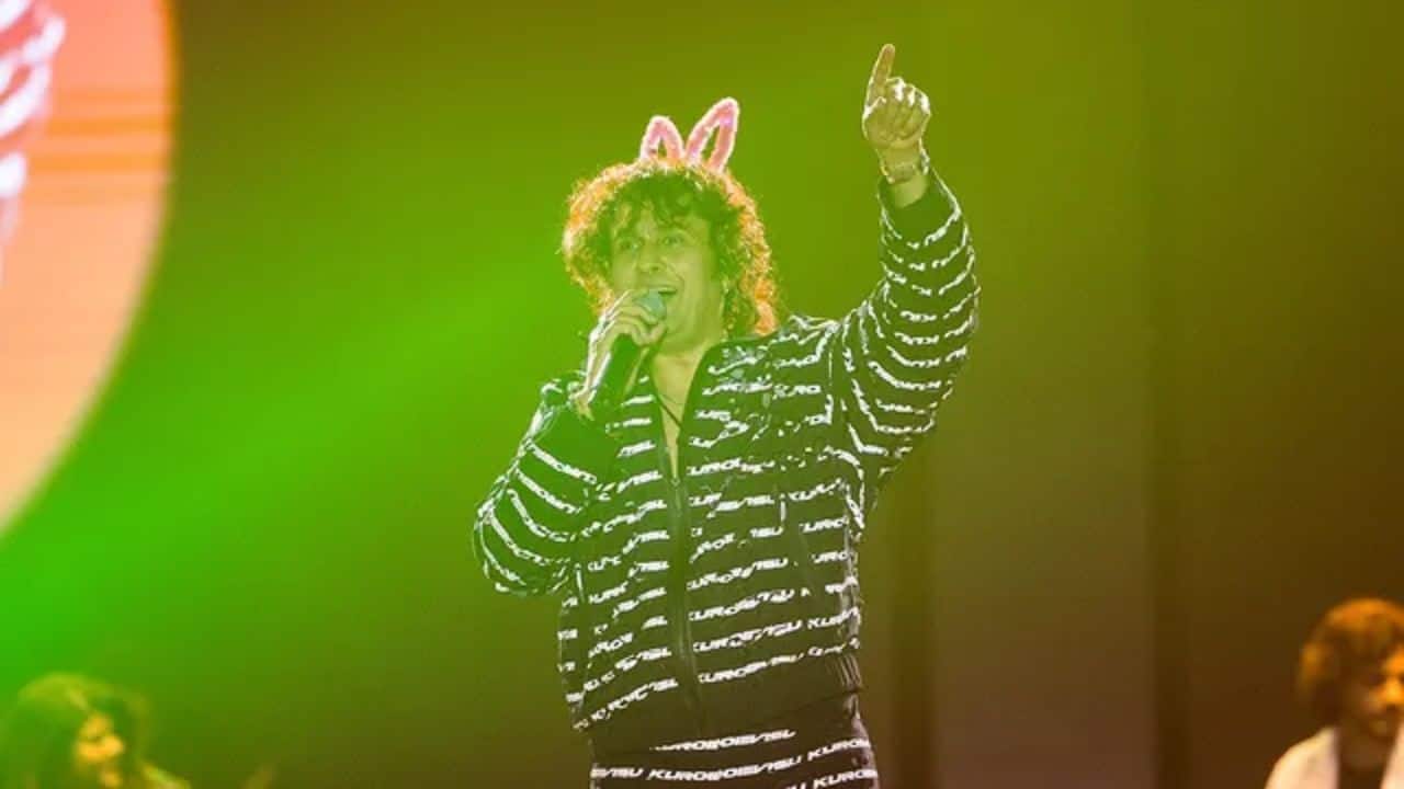 Sonu Nigam clarifies about DTU concert incident; says no stones were thrown
