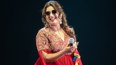 Shreya Ghoshal’s concert at Bali Jatra in Odisha's Cuttack witnesses chaos; one injured