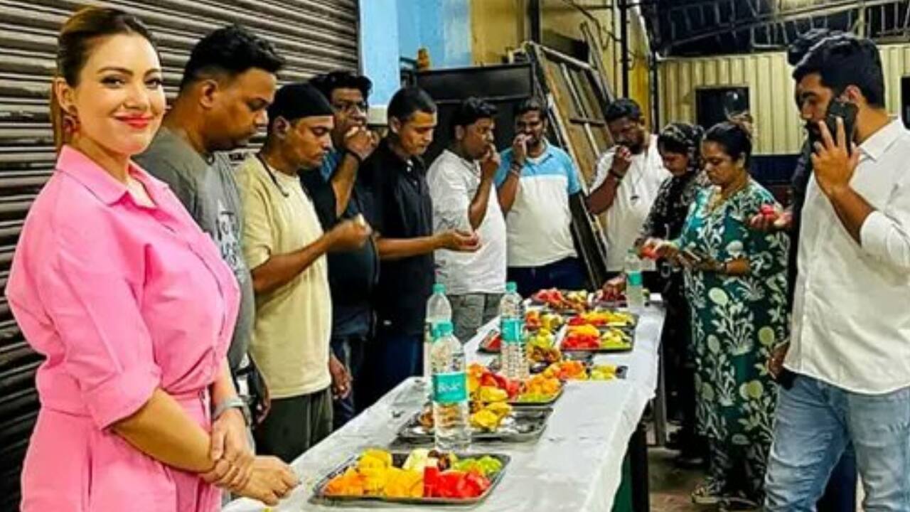 Taarak Mehta Ka Ooltah Chashmah actor Munmun Dutta celebrates Iftari with her crew, see pics