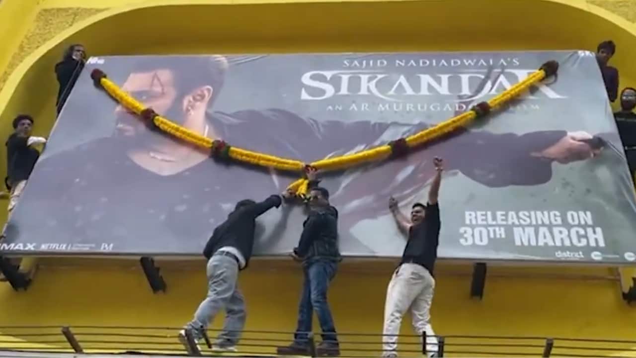 Salman Khan's fans put a huge garland Sikandar's poster, watch video