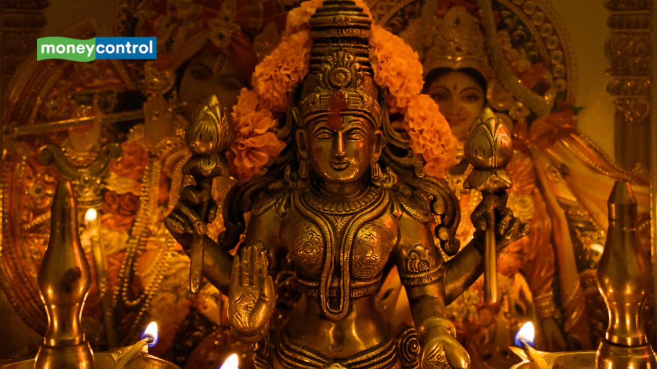 Om Jai Lakshmi Mata Aarti Lyrics in English & Top 3 Lakshmi Mantras for Wealth