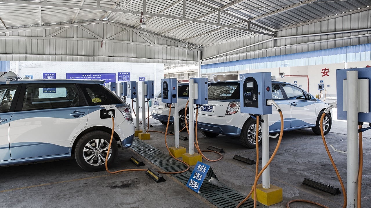 Centre eyes incentive scheme to power EV truck, bus financing: Report Centre eyes incentive scheme to power EV truck, bus financing: Report