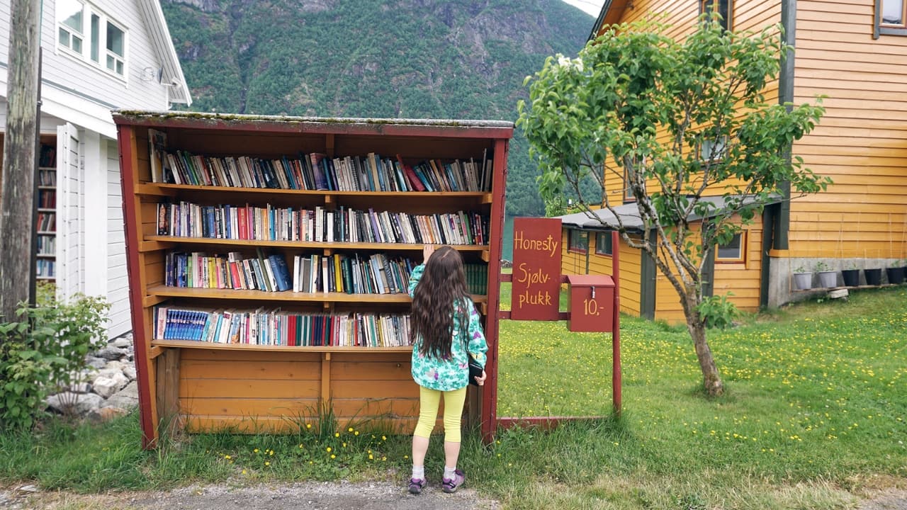 4. Fjærland, Norway – Books by the Fjords Tucked between glaciers and mirror-like waters, Fjærland is the most picturesque book town on Earth. Imagine browsing novels in old stables, boathouses, and wooden cabins with stunning fjord views as your backdrop. (Image: Visit Norway)