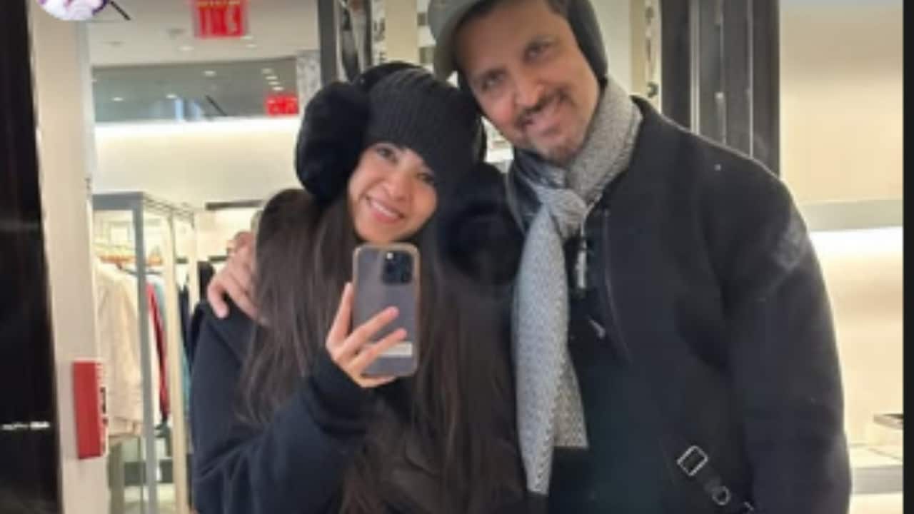 Hrithik Roshan and Saba Azad give major couple goals as they enjoy vacation in US