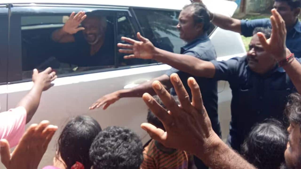 Rajinikanth gets warm welcome by fans in Kerala ahead of Jailer 2 shoot, watch here
