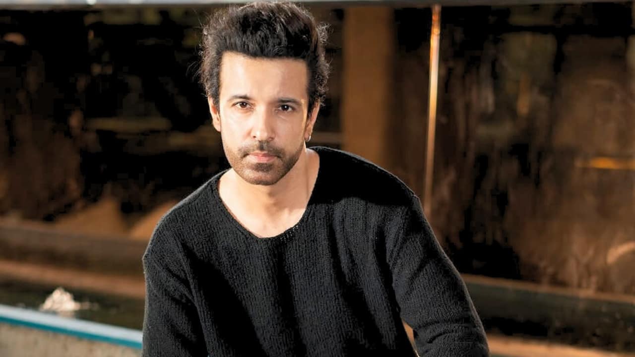 Aamir Ali recalls traumatic experience of being sexually harassed at 14, says, "I stopped travelling in trains because I was being touched"