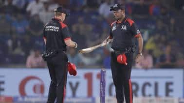 Umpires check the bat during an IPL 2025 encounter 