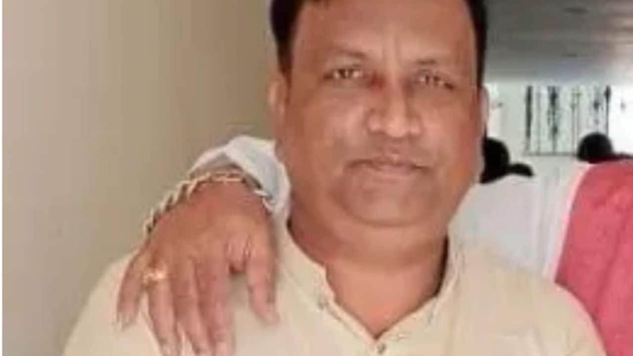 Massive protests in Jamshedpur over Karni Sena leader's murder; NH-33 blocked