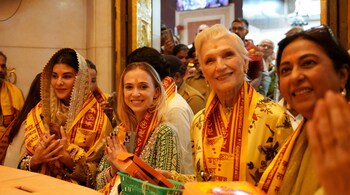 Jacqueliene Fernandez visits Siddhivinayak Temple with Maye Musk, says, "It was such a beautiful experience”

