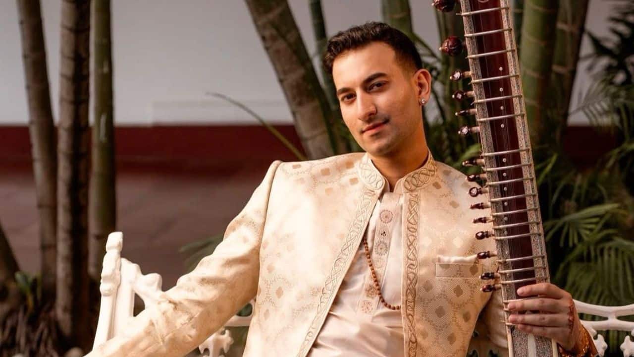 Sitarist Rishab Sharma pays tribute to Pahalgam attack victims during Jaipur concert