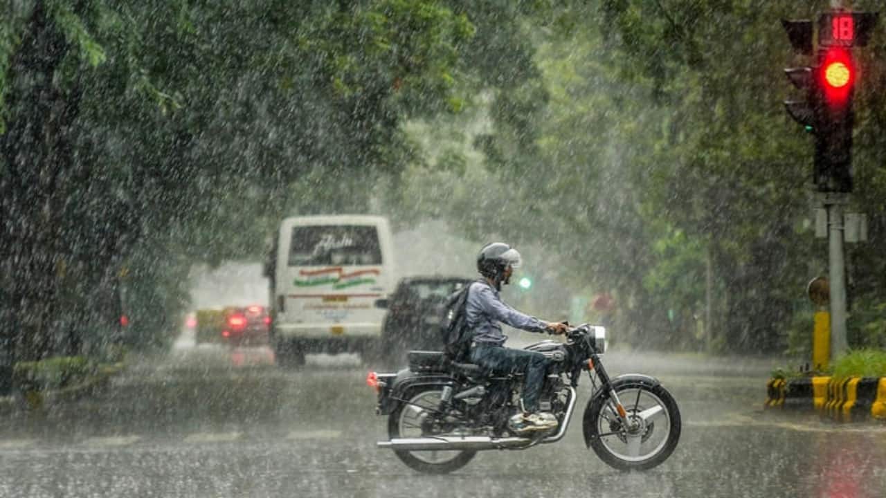 Rain lashes parts of Jharkhand, 'yellow' alert for 4 districts
