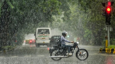 Fresh rain hits Delhi; IMD issues orange alert as waterlogging disrupts traffic across city