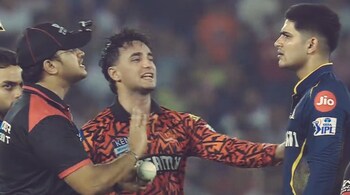Shubman Gill loses cool at umpires after unsuccessful DRS, Abhishek Sharma tries to calm down GT skipper