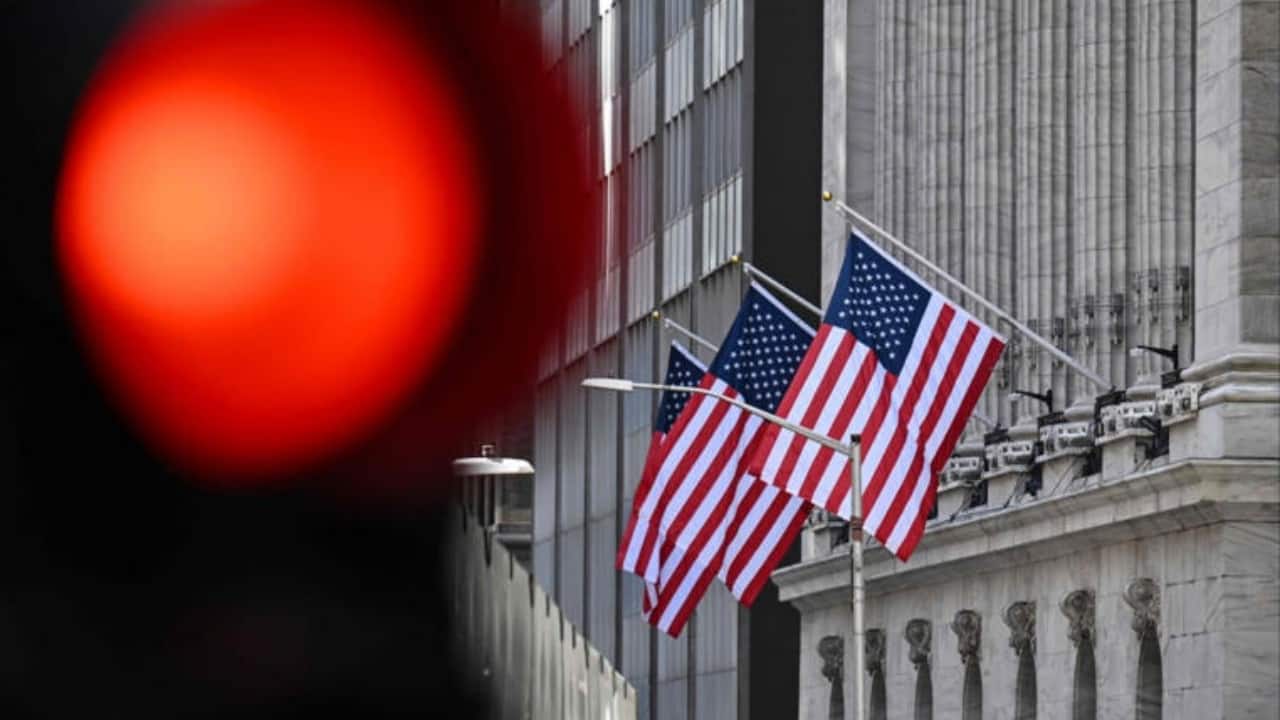US business activity slows in June, even as the world recovers US business activity slows in June, even as the world recovers
