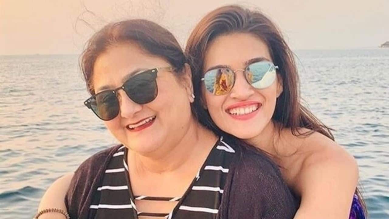 “I used to tell her 23 is the right age”: Kriti Sanon’s mother talks marriage expectations