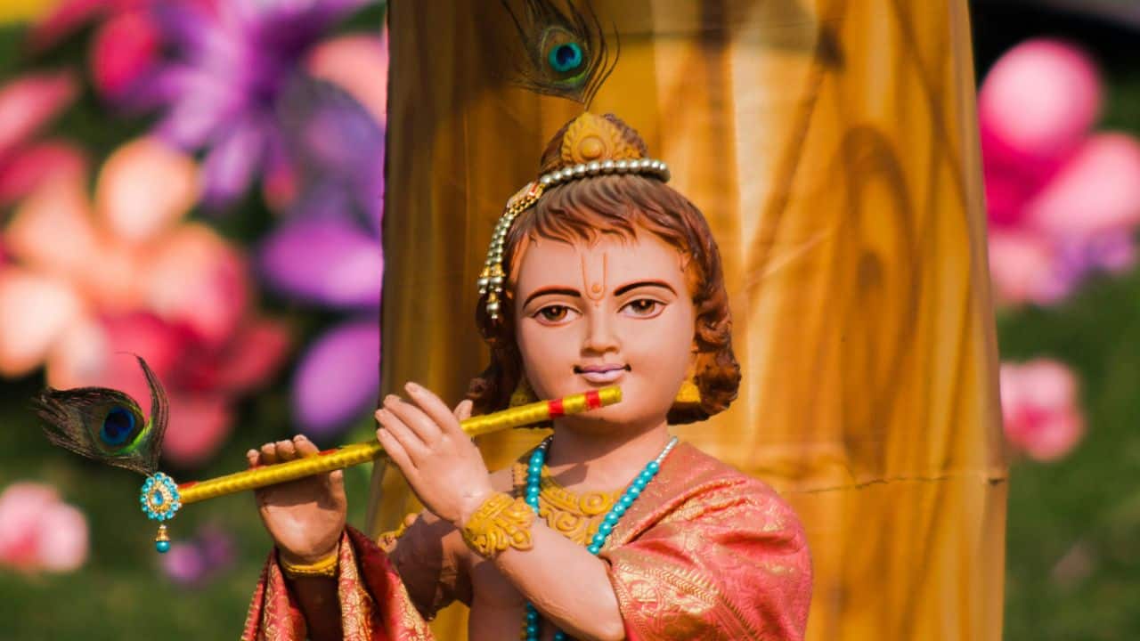 Radha, Krishna’s eternal love, shared a deep bond with His flute. It's said she was the soul behind every note. The flute carried Radha’s longing and Krishna’s reply—a silent conversation of hearts. (Image: Canva) Radha, Krishna’s eternal love, shared a deep bond with His flute. It's said she was the soul behind every note. The flute carried Radha’s longing and Krishna’s reply—a silent conversation of hearts. (Image: Canva)