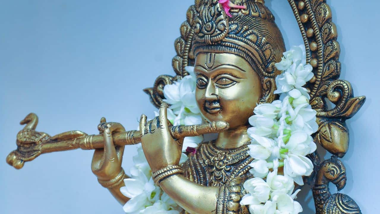 After leaving Vrindavan, Krishna never played the flute again. It symbolised the end of his playful past. In Mathura and Dwarka, he took on new duties—but the flute belonged to Vrindavan’s love and innocence. (Image: Canva) After leaving Vrindavan, Krishna never played the flute again. It symbolised the end of his playful past. In Mathura and Dwarka, he took on new duties—but the flute belonged to Vrindavan’s love and innocence. (Image: Canva)
